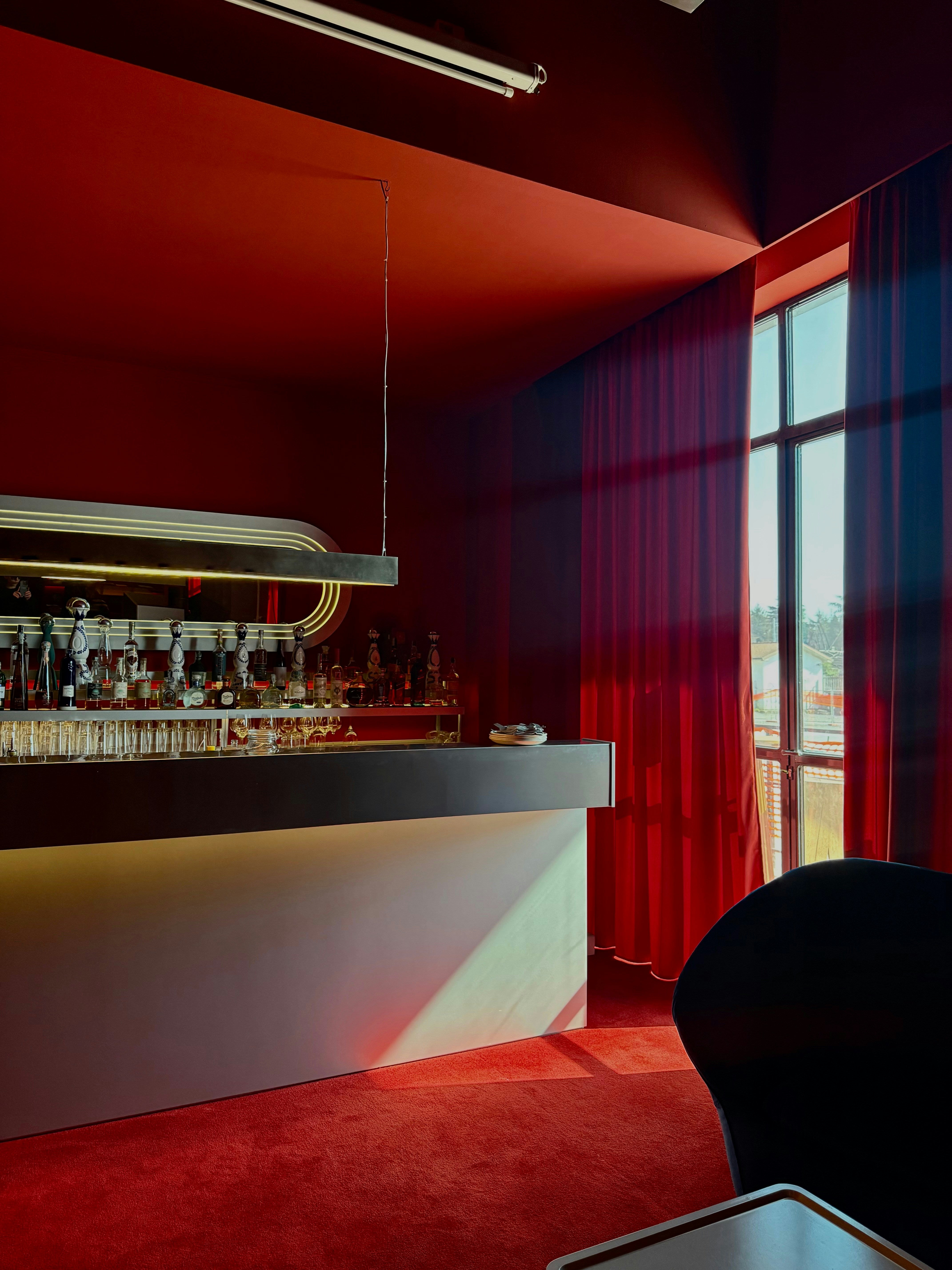 the art of the bar conversation.